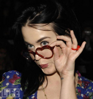 Hot Celebrities Wearing Glasses (42 pics)