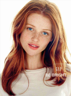 Cintia Dicker Natural Red