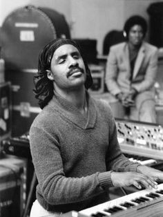 Stevie Wonder, rare picture without his glasses, 1980 by Moneta Sleet ...