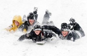 winter-wonderland-kids-playing-in-the-snow.jpg