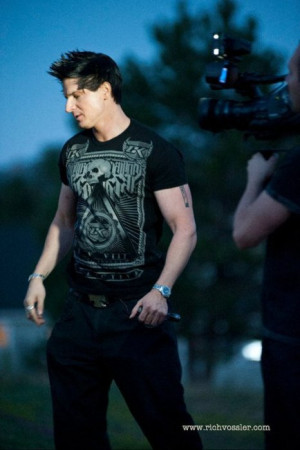 zak-zak-bagans-32752276-466-700.jpg