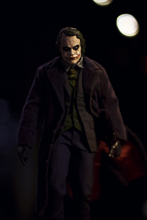 ... : Hot Toys - MMS DX 01- The Dark Knight - The Joker spec and pics