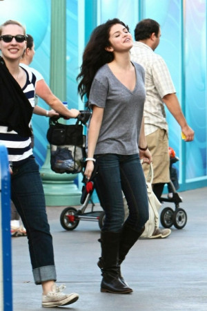 Search Results for: Selena Gomez Wearing Skinny Jeans