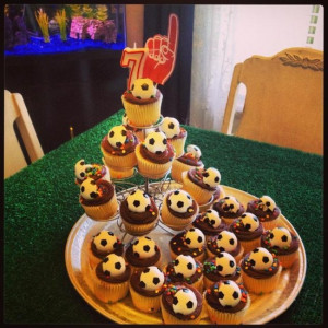 Soccer cupcakes at a Sports Party #sportsparty #cupcakes