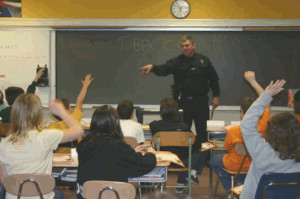 Officer Steven Havens of the Oneonta (NY) Police Department teaching ...