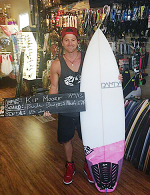 Hey, Pretty Board: Kip Moore stops by Ocean Surf Shop in Folly