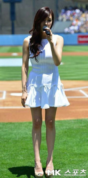 Tiffany singing America National Anthem @ Dodgers' Stadium