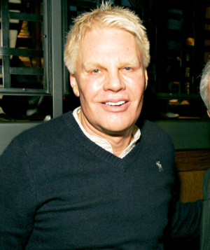 Abercrombie And Fitch CEO Mike Jeffries Apologizes For 