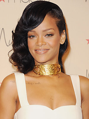 d9ebec7bac6a7349_rihanna.xxxlarge_2.jpg