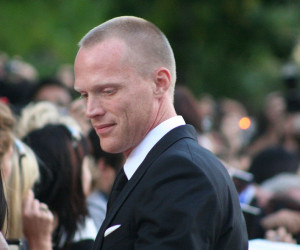 Paul Bettany plays Dr. Stephen Maturin, the ship’s doctor.