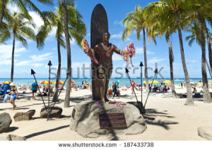 ... duke-kahanamoku-statue-holding-leis-at-waikiki-beach-on-june-duke-is