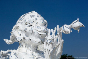 Thailand’s dazzling white temple (20 Pictures)