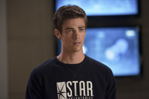 Barry Allen Sporting STAR Labs - The Flash Season 1 Episode 2
