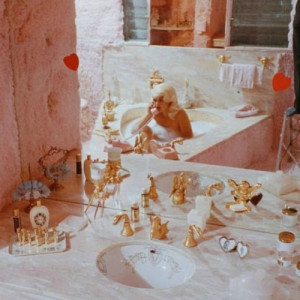Jayne Mansfield :) and her infamous pink bathroom!!!!