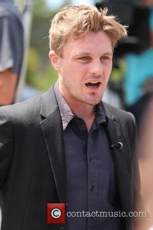 michael-pitt-michael-pitt-appears-on-extra_4290375.jpg
