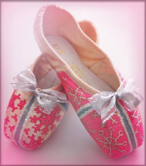 Pretty snowflake pointe shoes