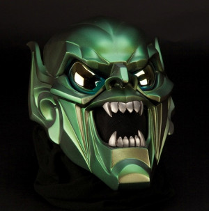 Green-Goblin-mask-worm-by-William-Dafoe-in-Spider-Man.jpg