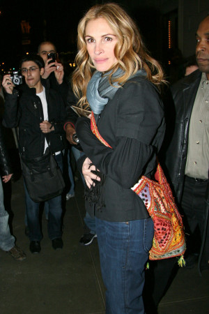 Photos and Quotes of Julia Roberts in NYC, Talking About Duplicity ...