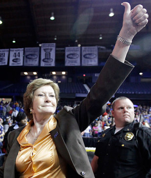Tennessee head coach Pat Summitt gives a thumbs-up as she leaves the ...