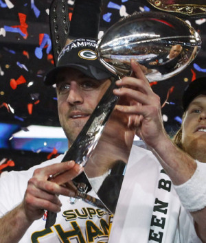 Green Bay Packers quarterback Aaron Rodgers holds up the Vince ...