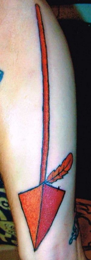 red_skins_arrow_tattoo.jpg