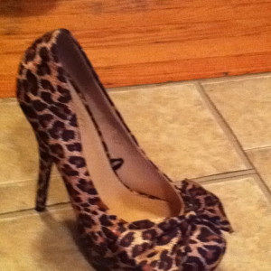 Leopard print heels with bow