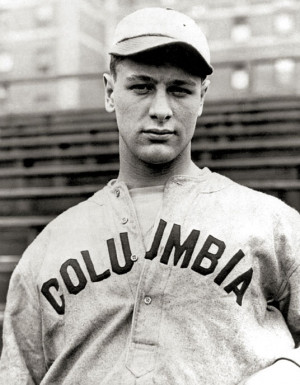 Lou Gehrig antes de entrar en los Yankees, en 1921 en la Universidad ...