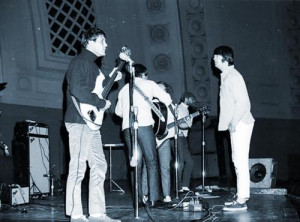 yesidolikeworms:Brian Wilson rehearsing The Beach Boys through Good ...