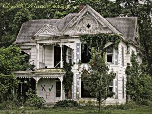 Abandoned house. rural Missouri.. Oh how I hate to see a Victorian ...