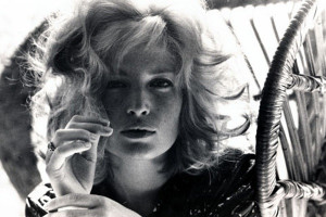 Monica Vitti dans L' avventura d' Antonioni