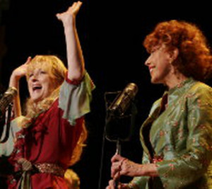 Meryl Streep and Lily Tomlin star in A Prairie Home Companion ...
