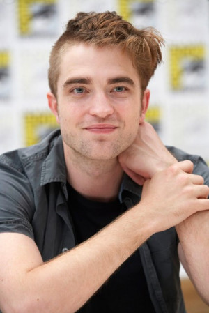 Robert Pattinson - Robert Pattinson to wear wig for Twilight Re-Shoots ...