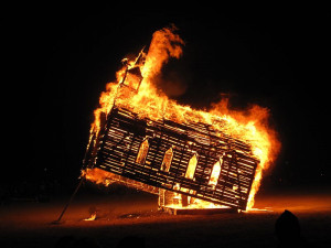 Description Burning Man 2013 Church Trap fire (9657162677).jpg