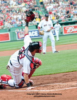 Jarrod Saltalamacchia makes a great catch, Fenway Park