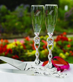 love-knot-wedding-toasting-flutes-glasses-can-be-personalized.jpg