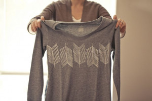 DIY Arrow Tail Stamped Shirt Tutorial: Turn a plain t-shirt into a one ...