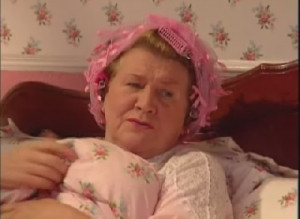 Keeping Up Appearances (UK) - 05x03 Hyacinth is Alarmed