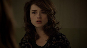 Crystal Reed as Allison Argent in Teen Wolf makeup - thick brows and ...