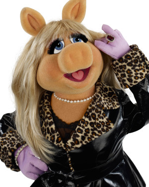 Miss Piggy from the 2011 Muppet Movie wallpaper - Click picture for ...