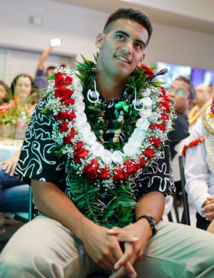 Draft Watchers Favor Jameis Winston Over Marcus Mariota APRIL 21 2015
