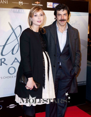 Pierfrancesco Favino E La Moglie Anna Ferzetti Incinta Ai Golden ...
