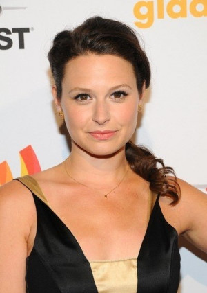 Katie Lowes Body Hairstyle...