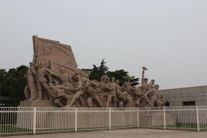 Memorial statue to honor deceased PRC Chairman, Mao Tse Tung outside ...