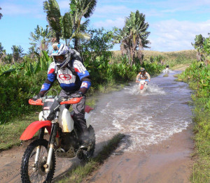 Louez Une Moto à Madagascar Avec Traces