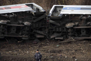passenger train has derailed in the bronx area of new york city