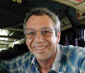 Mike Watt Interview and Bass Lesson. PlayThisRiff.com