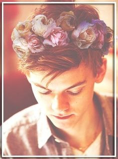 Thomas Sangster + flower crown = my death. He is SOOOO cute!! SEE ...