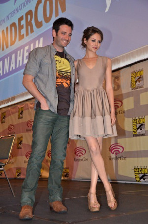 Colin Donnell And Willa Holland Wondercon Day Inside
