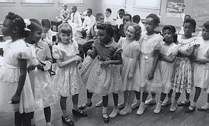 Schwarze und weiße Kinder werden wieder zusammen unterrichtet (c ...