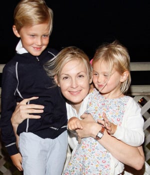 Judge In California Granted Kelly Rutherford Temporary Sole Custody ...